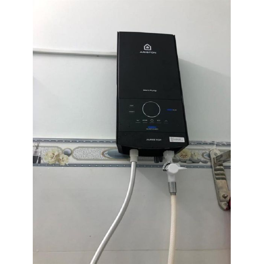 Máy Nước Nóng Trực Tiếp Ariston AURES TOP 4.5P